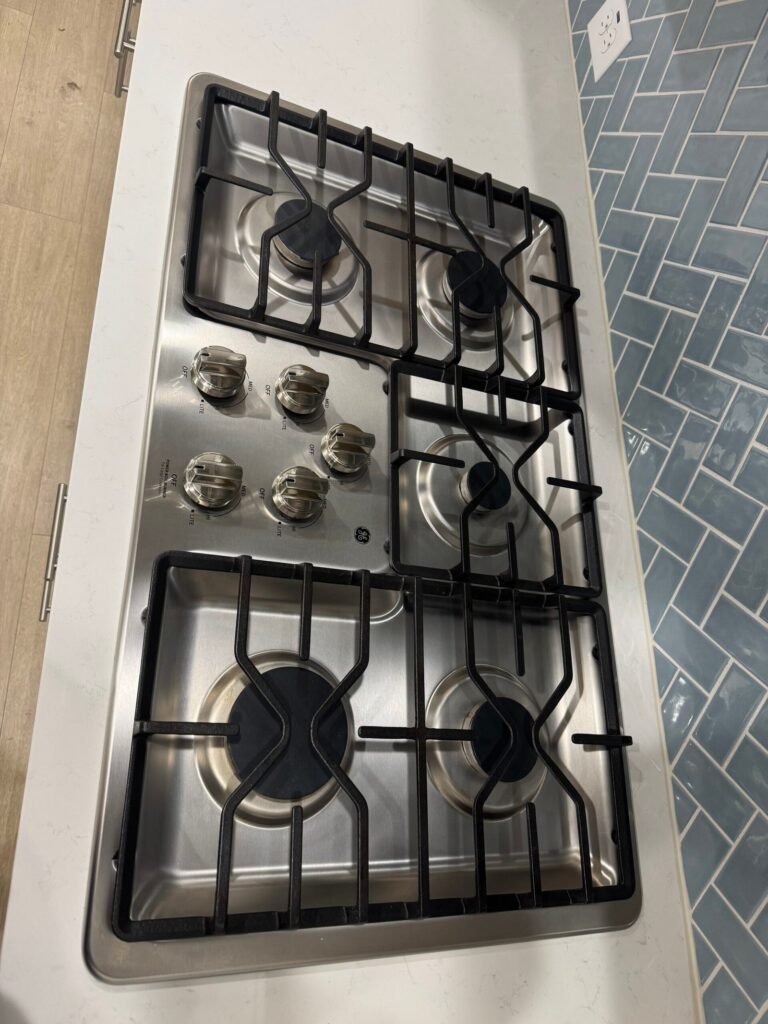 Gas cooktop and grates clean after a Gritz cleaning